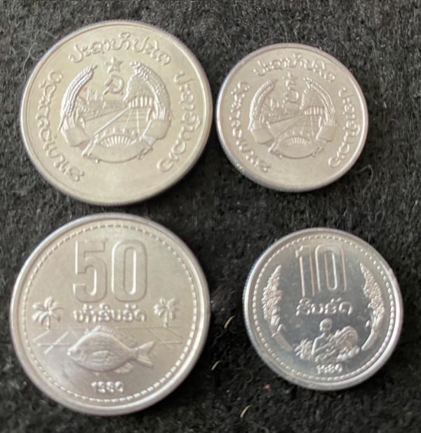 LAO 1980 SET OF 2 COIN 10, 50 ATT LAOS UNC